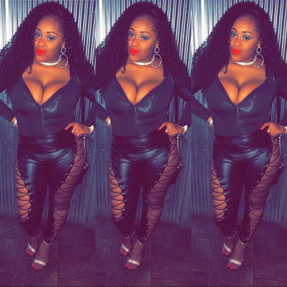 💕Faux leather lace up pants 💕